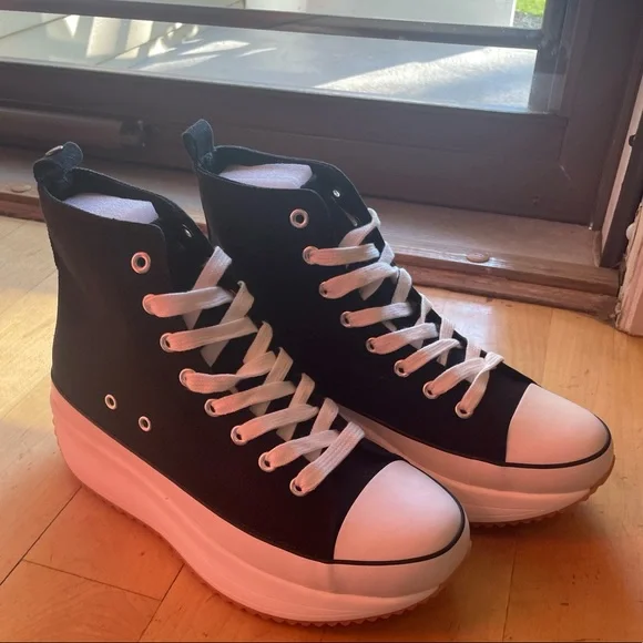 Winnona Lace-Up Platform Sneaker
MADDEN GIRL NWT size 7.5 - Picture 7 of 16